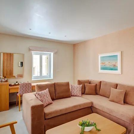 Apartment Dreams *